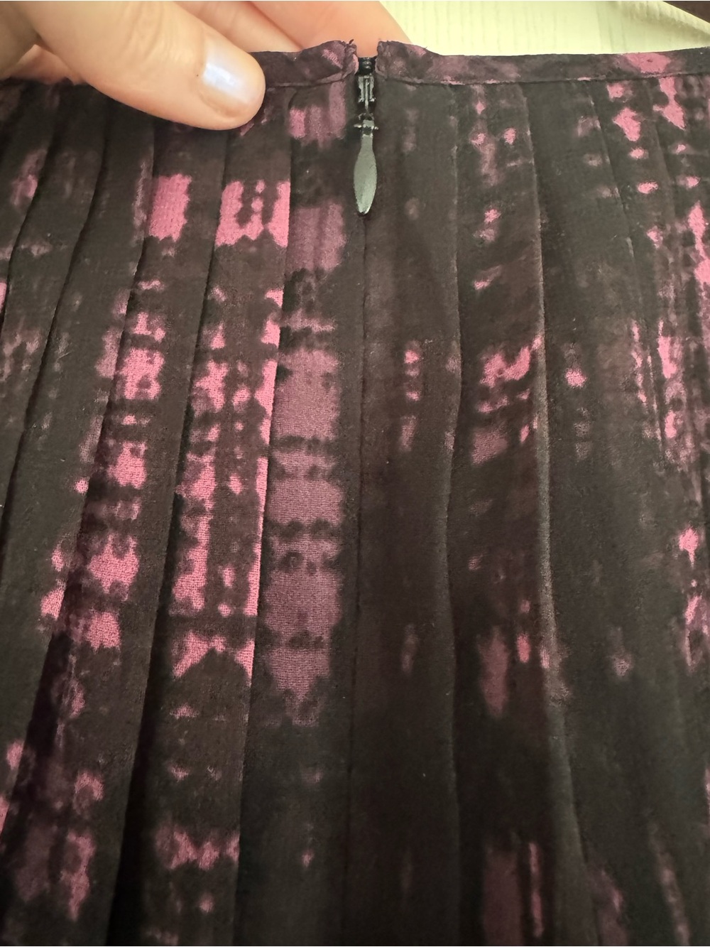 Banana Republic Black and Purple Pleated Midi Dress - Size 4 - Picture 5 of 6